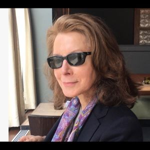 Meet your Posher, Lois